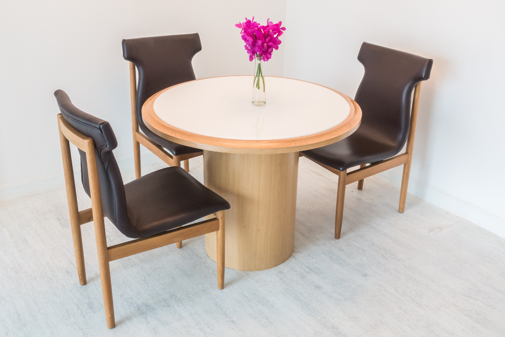 Round dining tables and chairs